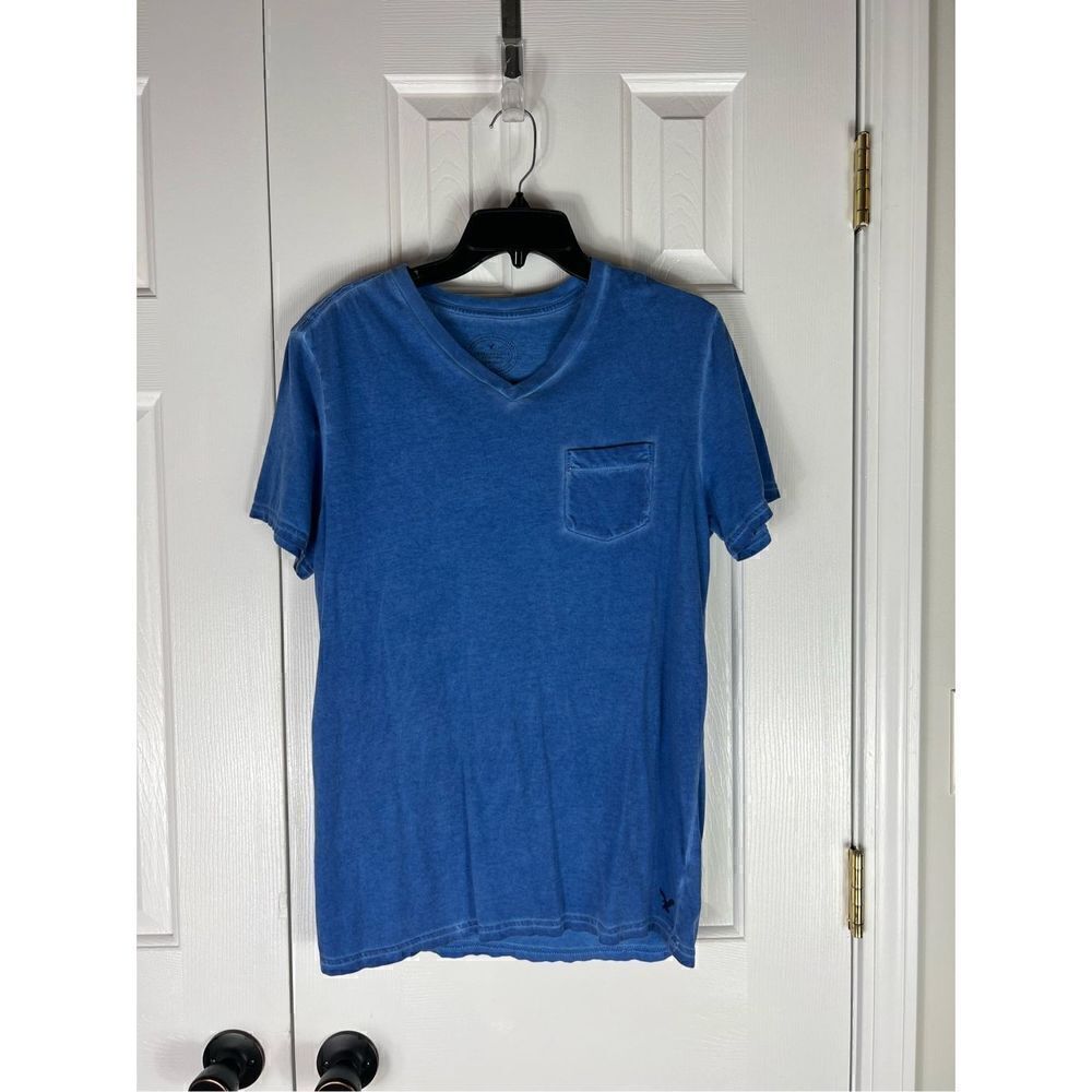 American Eagle Vneck Athletic Fit Shirt Size M